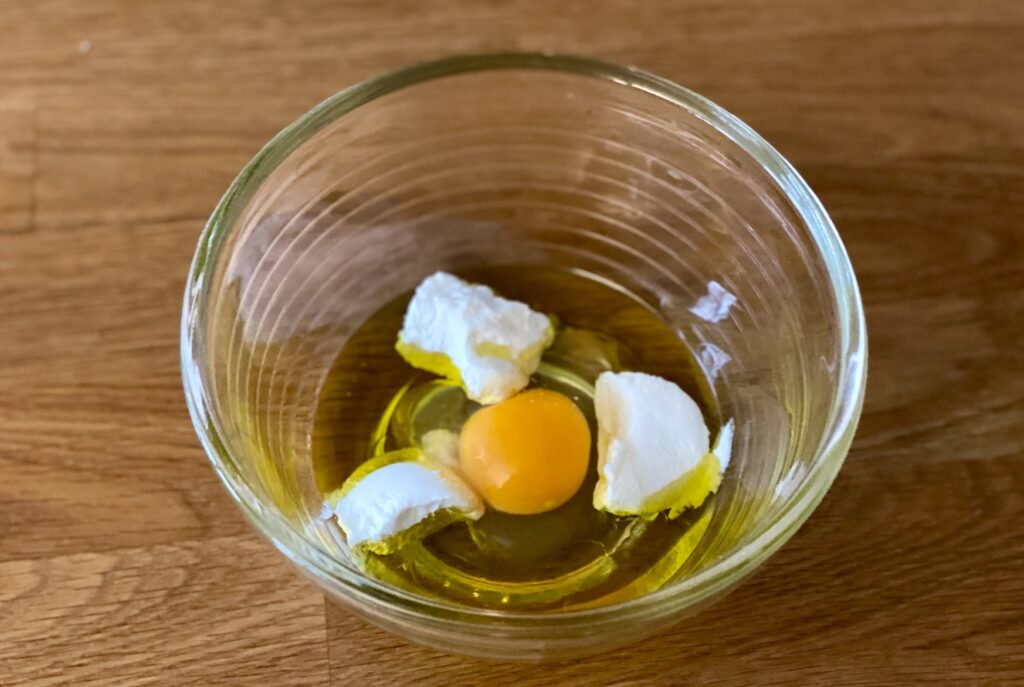 yoghurt eggs olive oil